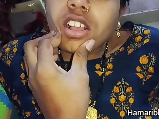 Desi Indian Bhabhi ki zabardast chudai unke ghar me jab unka pati bahar tha. Indian desi Hindi Sexy BF Video.