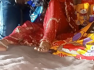 इंडियन देसी भाभी गांव की देसी लड़के  के साथ